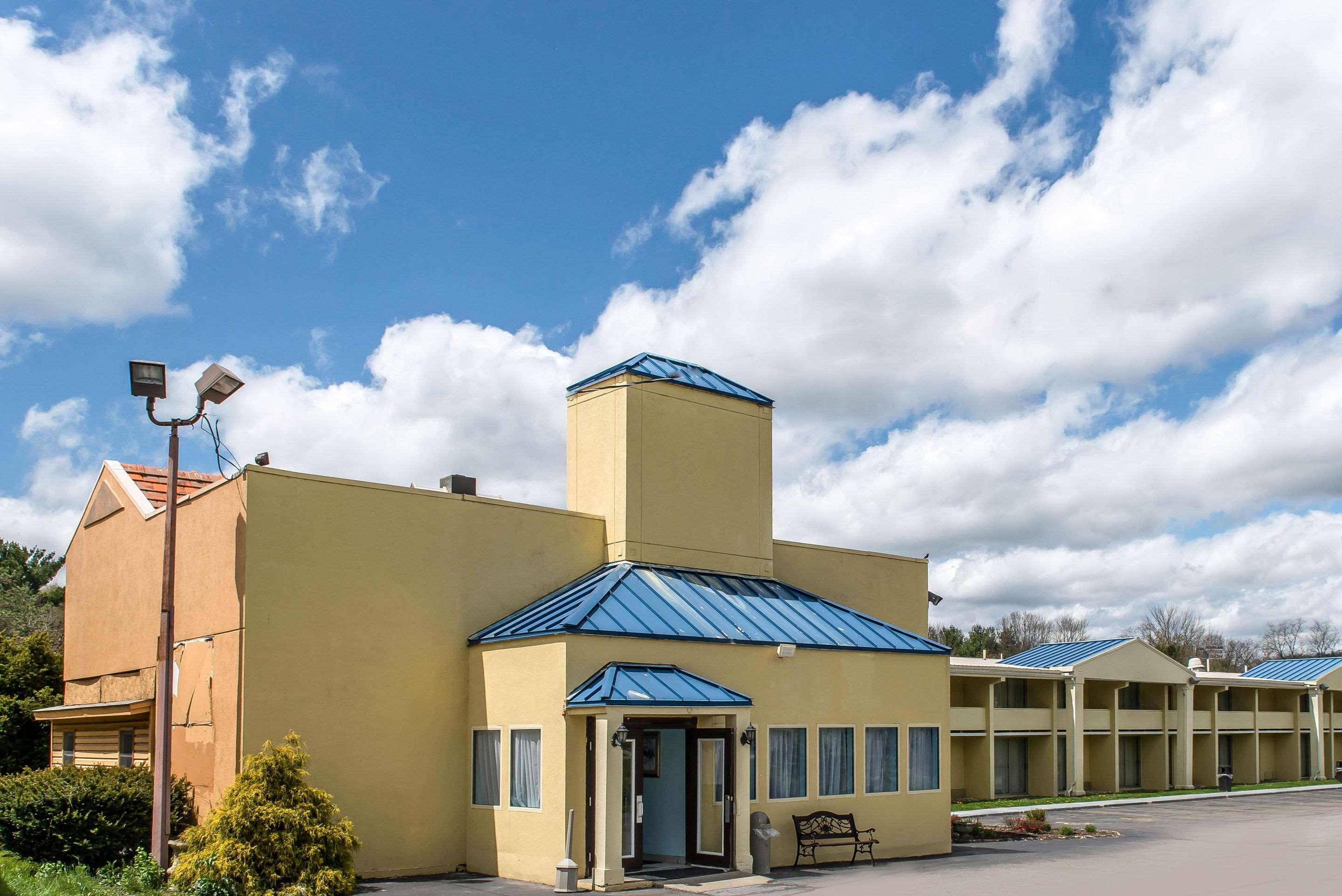 Rodeway Inn Brookville Exterior photo