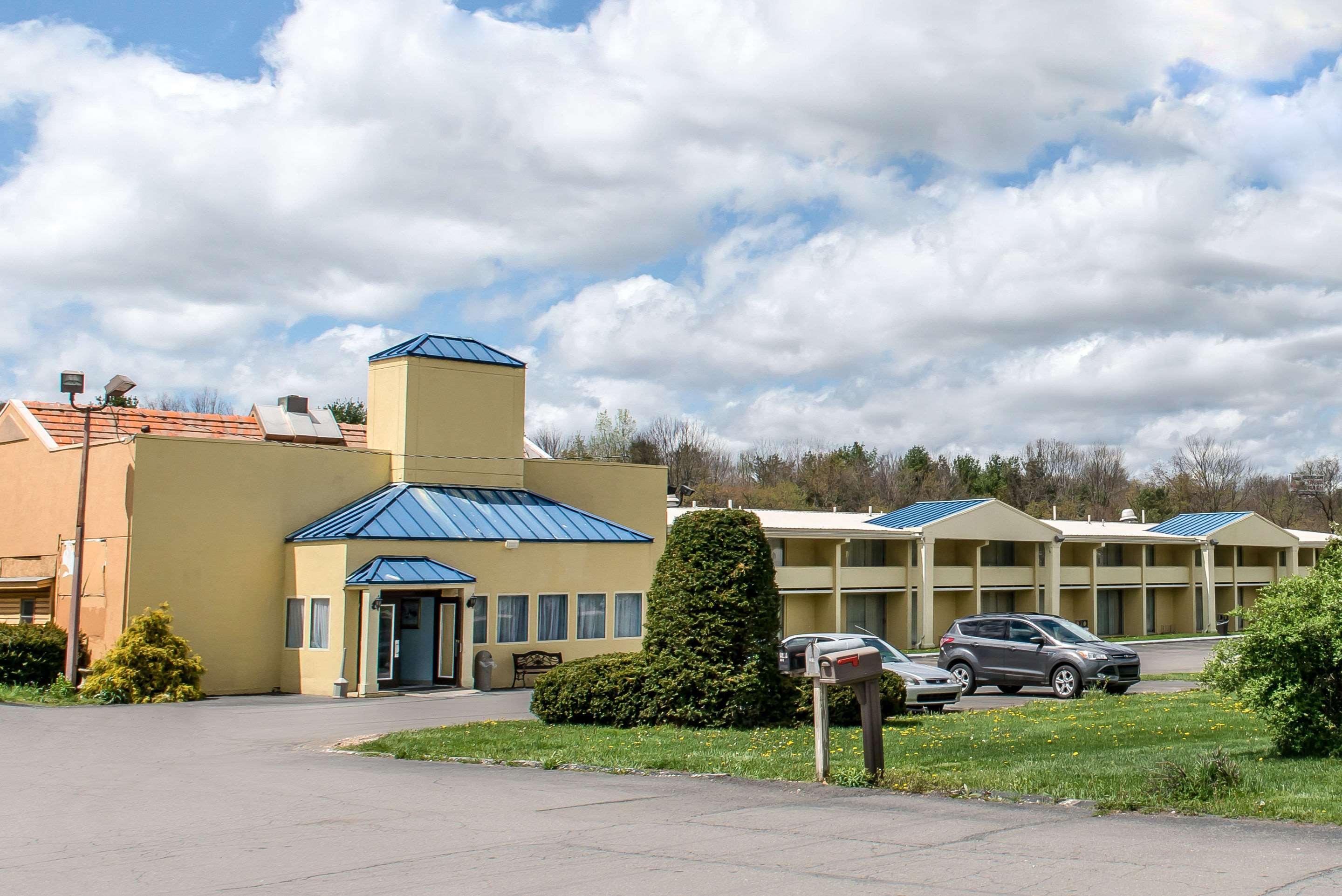 Rodeway Inn Brookville Exterior photo
