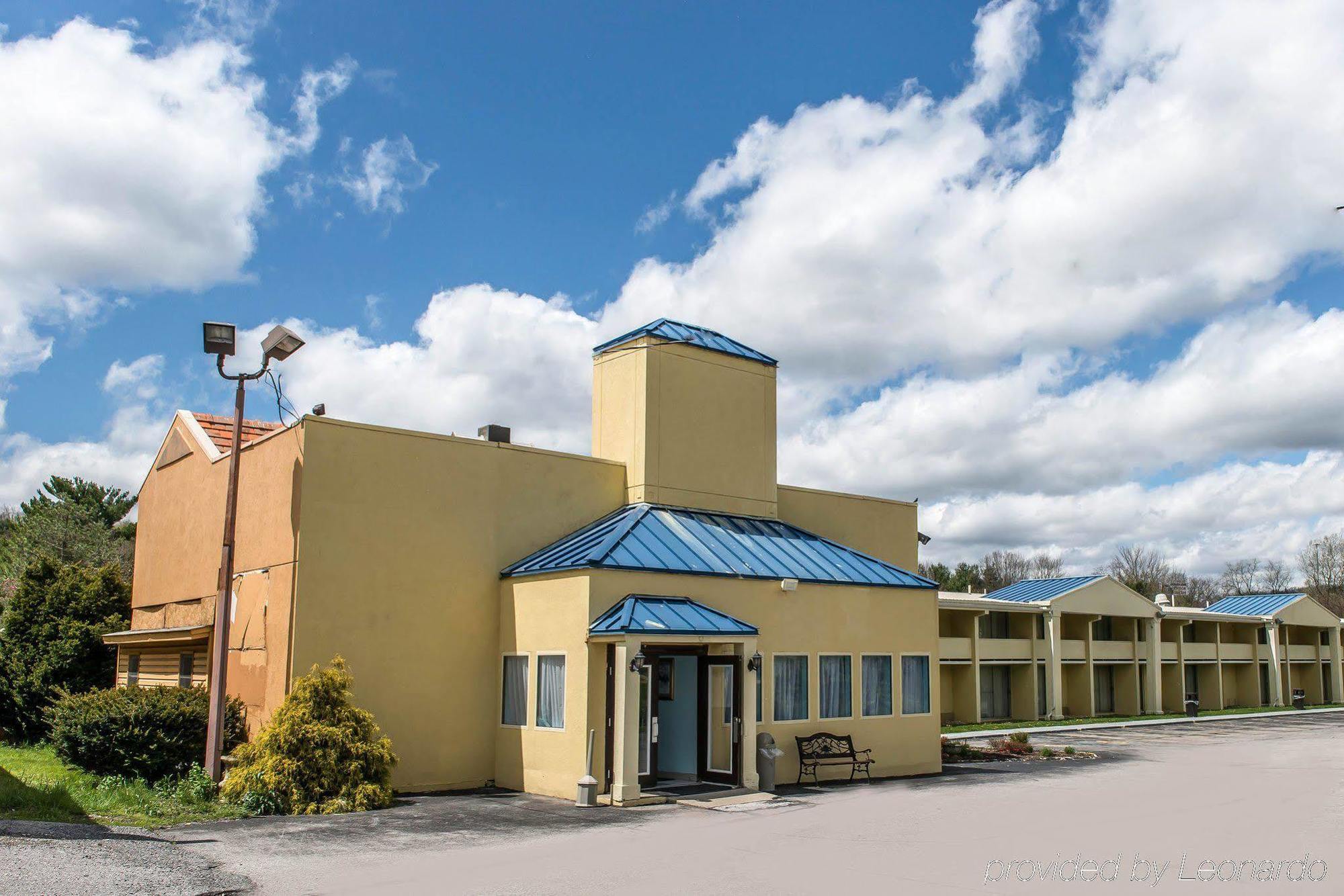 Rodeway Inn Brookville Exterior photo